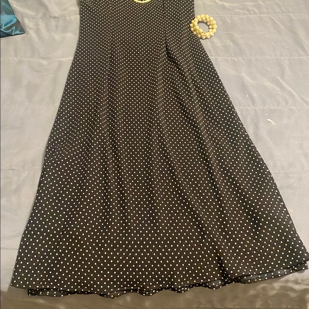 Petite sheath dress, sheer with lining, by Madison Leigh. - Picture 7 of 11